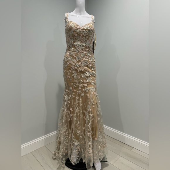 $789 Mac Duggal FLORAL EMBROIDERED CORSET BODICE GOWN size 0 - Picture 4 of 8